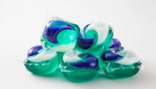 الاستخدام الخاطئ لكبسولات التنظيف يشكل خطرا على الحياة