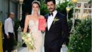 عارضة أزياء تركية تغازل "بالي بك" وتثير غيرة زوجته