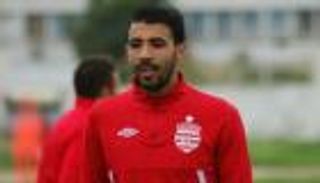 الجزائري بلخيثر يخفض راتبه من أجل البقاء مع الإفريقي 