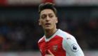 أوزيل يقترب من تجديد عقده مع أرسنال