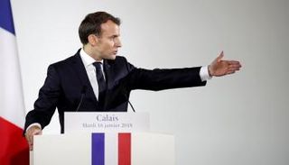 القانون يهدد المواقع بالغلق حال نشرها أخبارا مزيفة