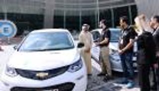 إنفوجراف.. أول رحلة للسيارات الكهربائية في الشرق الأوسط بين الإمارات وعمان