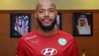 الاتفاق السعودي يضم الحارس الجزائري رايس مبولحي