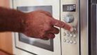 المايكروويف يلوث أوروبا مثل ٧ ملايين سيارة