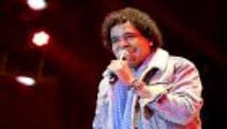 بالفيديو.. الآلاف يحضرون حفل محمد منير في دبي