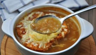 شوربة البصل على الطريقة الفرنسية