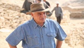 زاهي حواس وزير الآثار المصري الأسبق