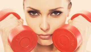 استخدام مساحيق التجميل أثناء التمارين الرياضية يدمر البشرة