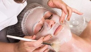 مقشر كيميائي للبشرة