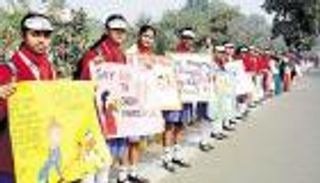 الهند.. سلسلة بشرية للتوعية ضد زواج الأطفال