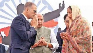 ممثل بوليوود أكشاي كومار خلال حفل التبرع