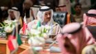 عبدالله بن زايد يشارك في اجتماع وزراء خارجية دول تحالف الشرعية باليمن