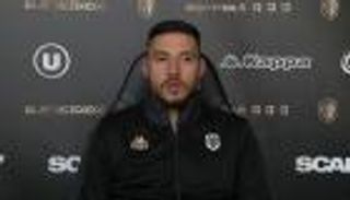 صورة تثير الجدل حول توقيع لاعب أنجيه لمولودية الجزائر