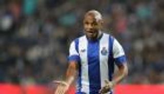 المراوغات الناجحة تقود براهيمي للتفوق على ميسي