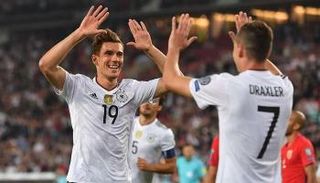 ليون جورتزكا بقميص منتخب ألمانيا