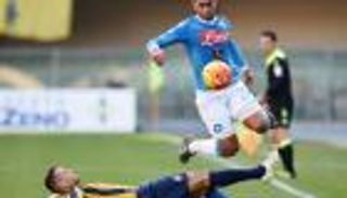 فوزي غلام ثامن أفضل ظهير أيسر في العالم