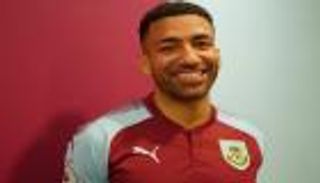 آرون لينون ينضم إلى بيرنلي قادما من إيفرتون