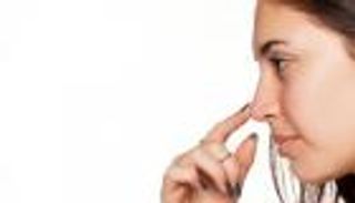 انتبهوا.. 6 علامات للتوتر يكشفها احمرار الوجه والجسد