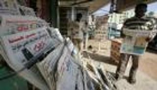 صحف السودان تحارب الإنترنت لمواجهة الكساد
