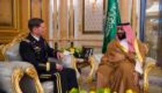 ولي العهد السعودي يلتقي قائد القيادة المركزية الأمريكية