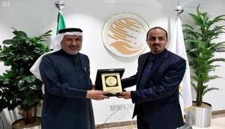 وزير الإعلام اليمني مع الدكتور عبدالله بن عبدالعزيز الربيعة