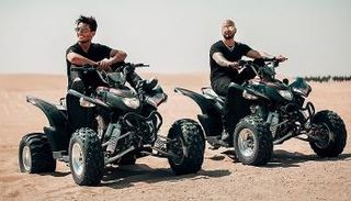 مساري وعساف أثناء تصوير الأغنية في دبي 