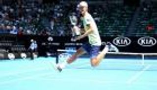 لاعب تنس يعيد احتفال والده بعد 20 عاما من الفوز ببطولة أستراليا