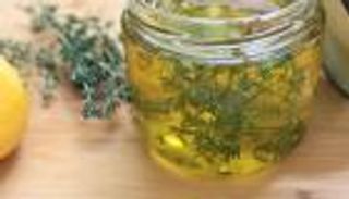 فوائد زيت الزيتون مع الزعتر للشعر