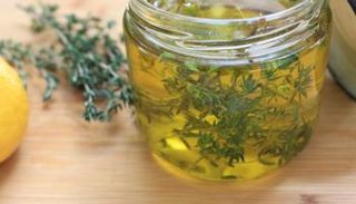 زيت الزيتون والزعتر