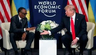 الرئيس الأمريكي ترامب مع الرئيس الرواندي كيجامي (رويترز)