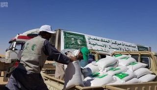 الشحنات الإغاثية تضمّنت سلعا غذائية وتمورا - واس