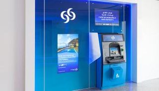 ماكينة صراف آلي تتبع البنك التجاري القطري 