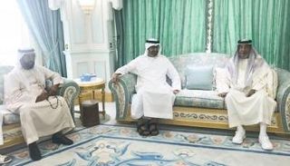 الشيخ خليفة بن زايد آل نهيان خلال استقباله الشيخ محمد بن زايد آل نهيان