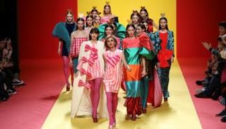 أزياء بتصاميم شبابية بأسبوع موضة مدريد 2018