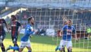 نابولي يفوز على بولونيا ويستعيد صدارة الكالتشيو