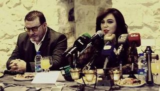 سلاف فواخرجي ووائل رمضان خلال المؤتمر الصحفي