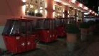 بالصور.. مطعم سويسري يحول المصاعد إلى غرف للأكل