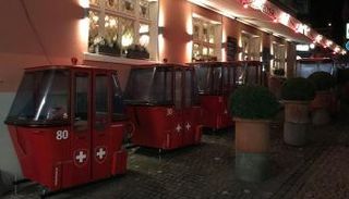 مصاعد هوائية قديمة تحولت إلى مرافق ملحقة بمطعم سويسري