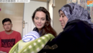  بالفيديو.. أنجلينا جولي في مخيم الزعتري للاجئين السوريين