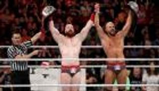 سيزارو وشيموس يستردان بطولة "رو" للتاج تيم