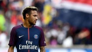 نيمار يقاضي برشلونة