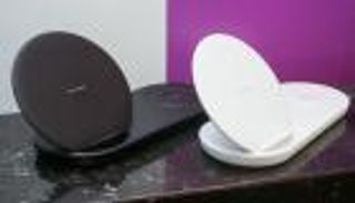 شاحن سامسونج اللاسلكي الثنائي يعمل مع هواتف آيفون