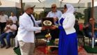 تكريم مريم الكعبي على هامش بطولة الشيخة فاطمة للرماية