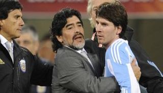 ميسي ومارادونا - صورة أرشيفية 