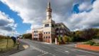 "تلجراف": مسجد "إخواني" ببريطانيا يضم لص هواتف لمجلس أمنائه