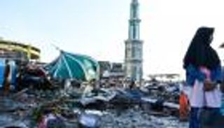 بالصور.. إندونيسيا تسابق الزمن لإنقاذ متضرري الزلزال بعد مقتل 844