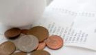 رئيسة وزراء بريطانيا تتعهد بالحفاظ على "البقشيش"