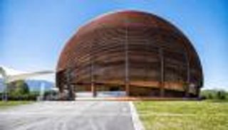 وقف عالم نووي عن العمل لتفضيله أبحاث الرجال في الفيزياء