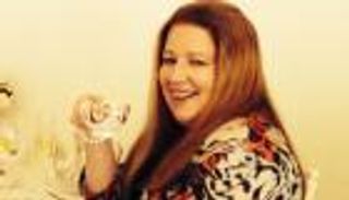 يساعد زوجته على الانتحار طمعاً في قيمة التأمين