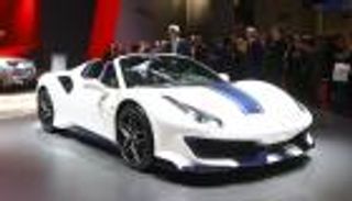 فيراري تطرح 488 Pista Spider في معرض باريس الدولي للسيارات
